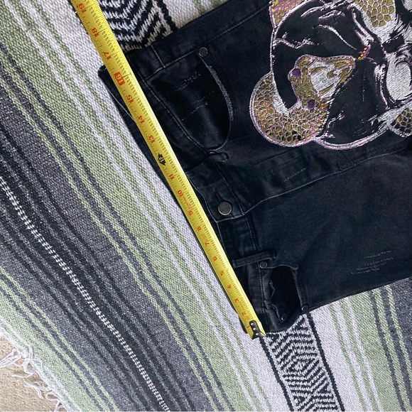 GFTD Los Angeles black distressed skinny jeans with snake and graffiti design - Picture 2 of 7